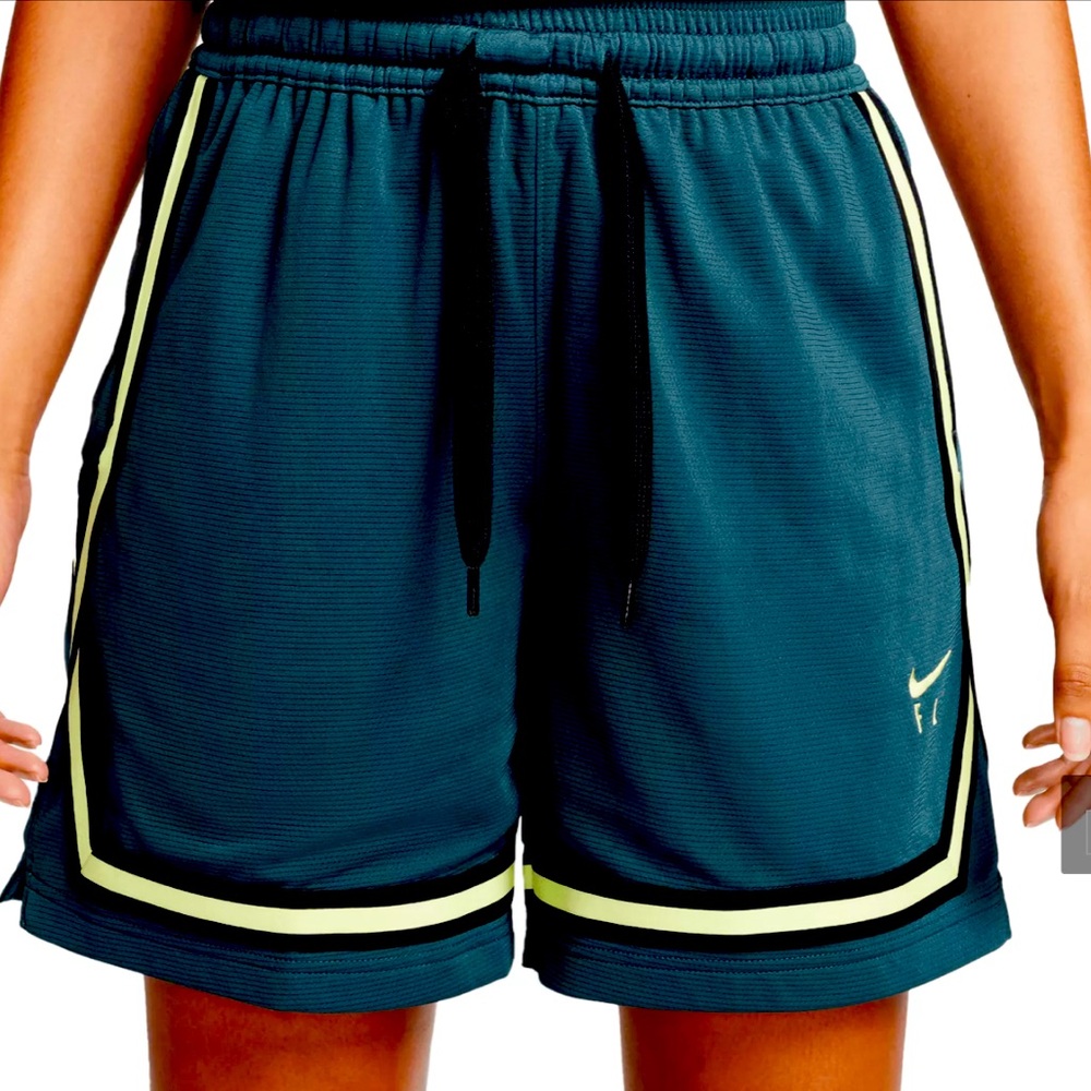 NEW Nike Women's Fly Crossover Basketball Shorts